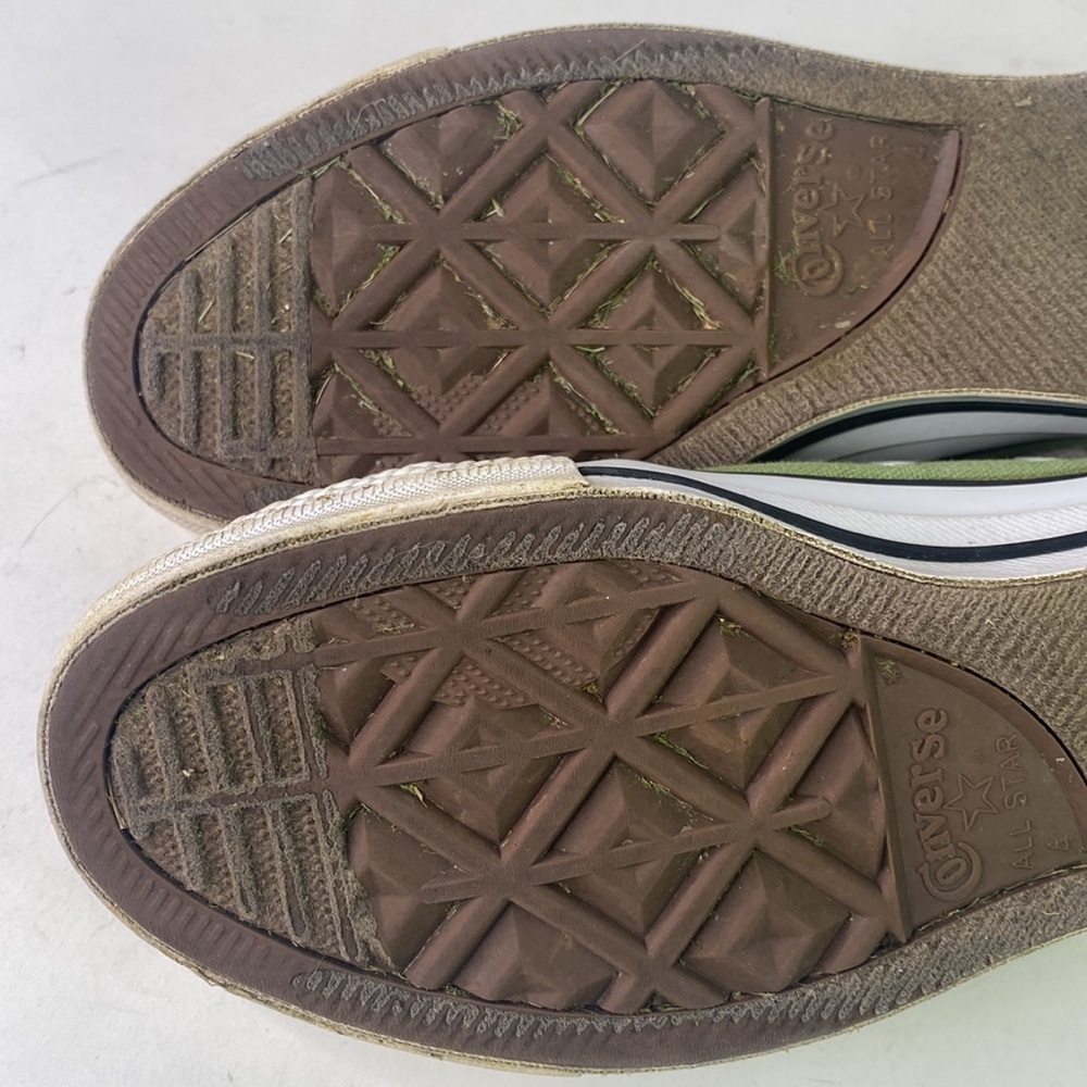 RARE Converse low tops size women’s 6 olive green - Picture 9 of 11
